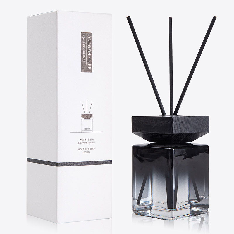 Bezpłomieniowy dyfuzor trzcinowy o pojemności 200 ml w dużej butelce
