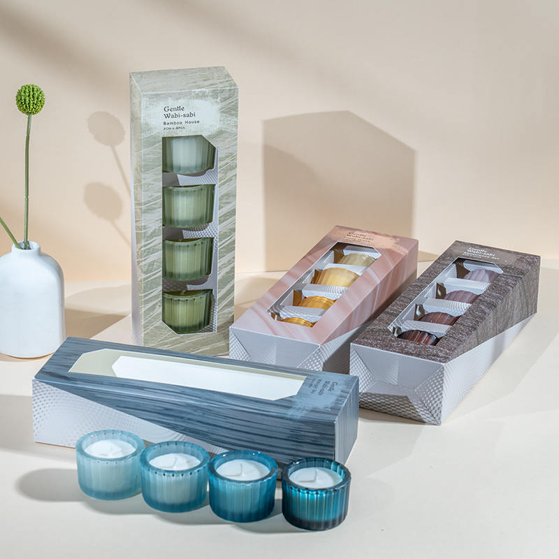 Zestaw 4 małych świeczników ze szkła karłowatego w pionowe paski