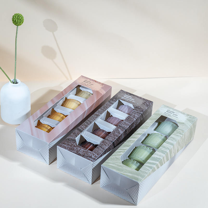 Zestaw 4 małych świeczników ze szkła karłowatego w pionowe paski