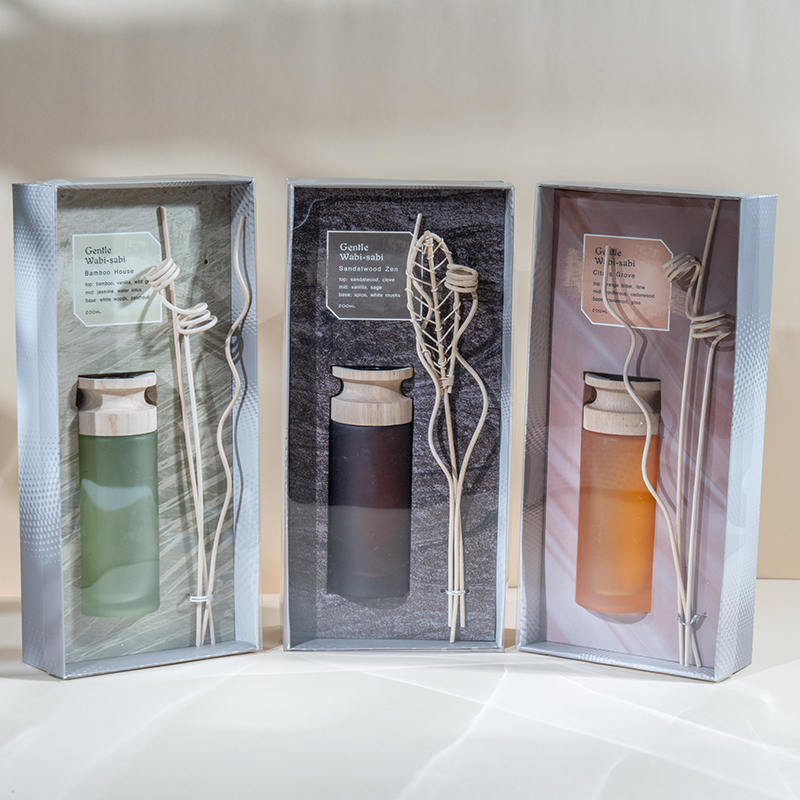 Wysokiej klasy dyfuzor trzcinowy z cylindryczną szklaną kolbą premium z drewnianym dyfuzorem zapachowym w kształcie kija