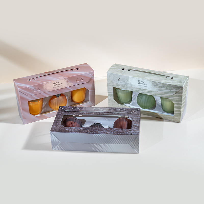 Świeczki zapachowe w pionowe paski w małych kieliszkach X2 Pionowe paski w małych kieliszkach z dyfuzorem z trzciny lotnej