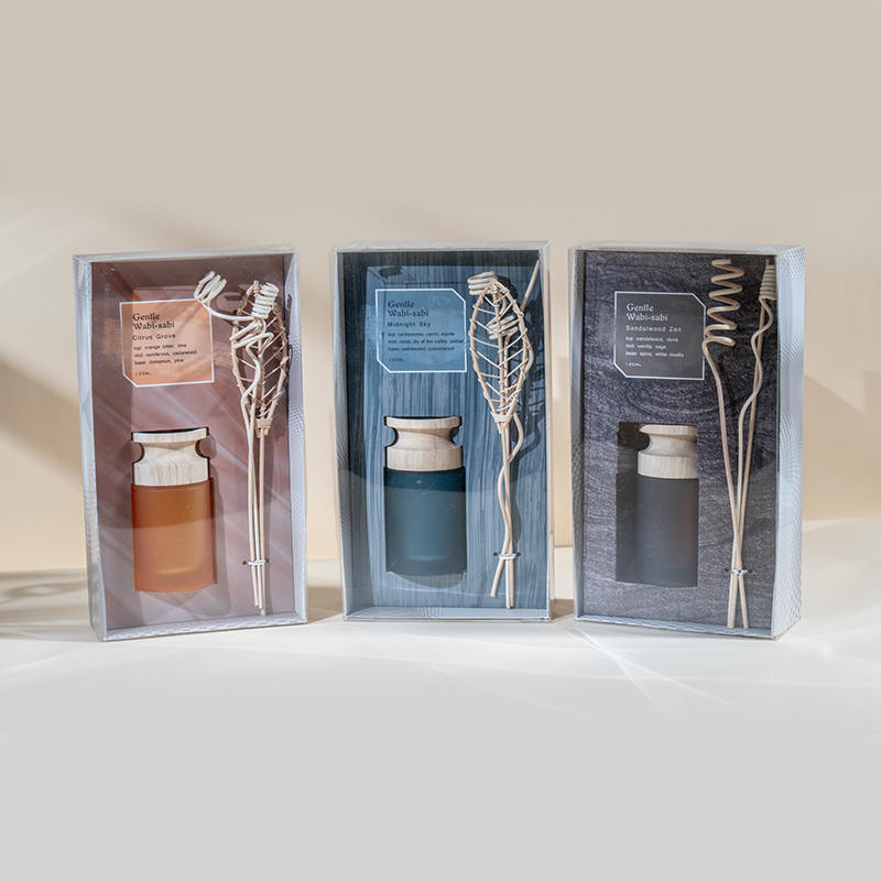 Wysokiej jakości dyfuzor trzcinowy o wysokiej cylindrycznej szklanej kolbie z drewnianym dyfuzorem zapachowym w kształcie kija