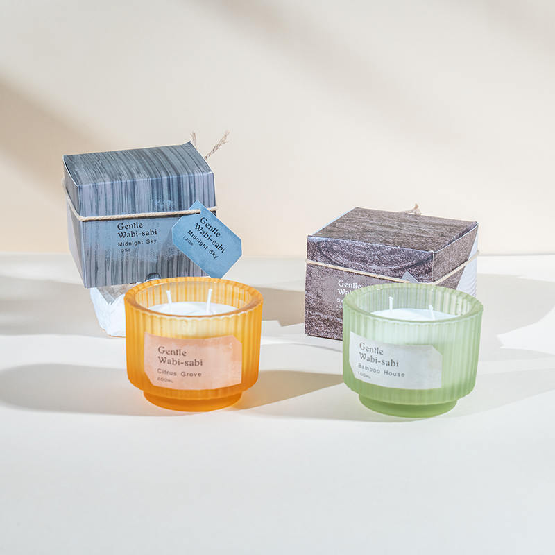 Okrągły szklany kielich na świecę w pionowe paski, świece zapachowe - sprzedawca ekologicznych świec z wosku sojowego