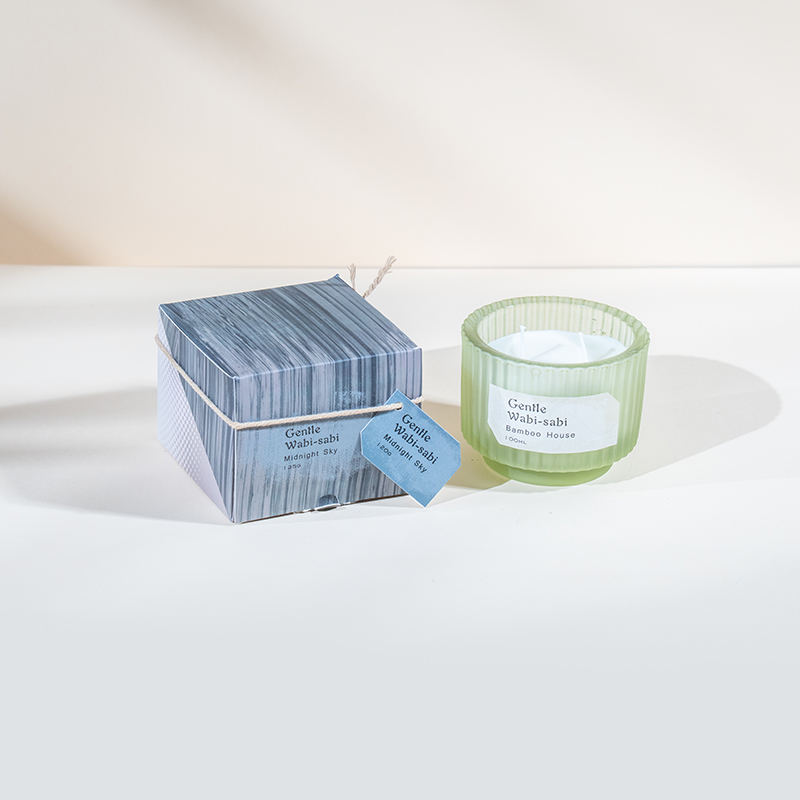 Okrągły szklany kielich na świecę w pionowe paski, świece zapachowe - sprzedawca ekologicznych świec z wosku sojowego