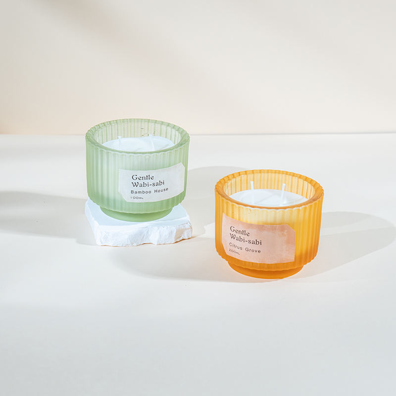 Okrągły szklany kielich na świecę w pionowe paski, świece zapachowe - sprzedawca ekologicznych świec z wosku sojowego