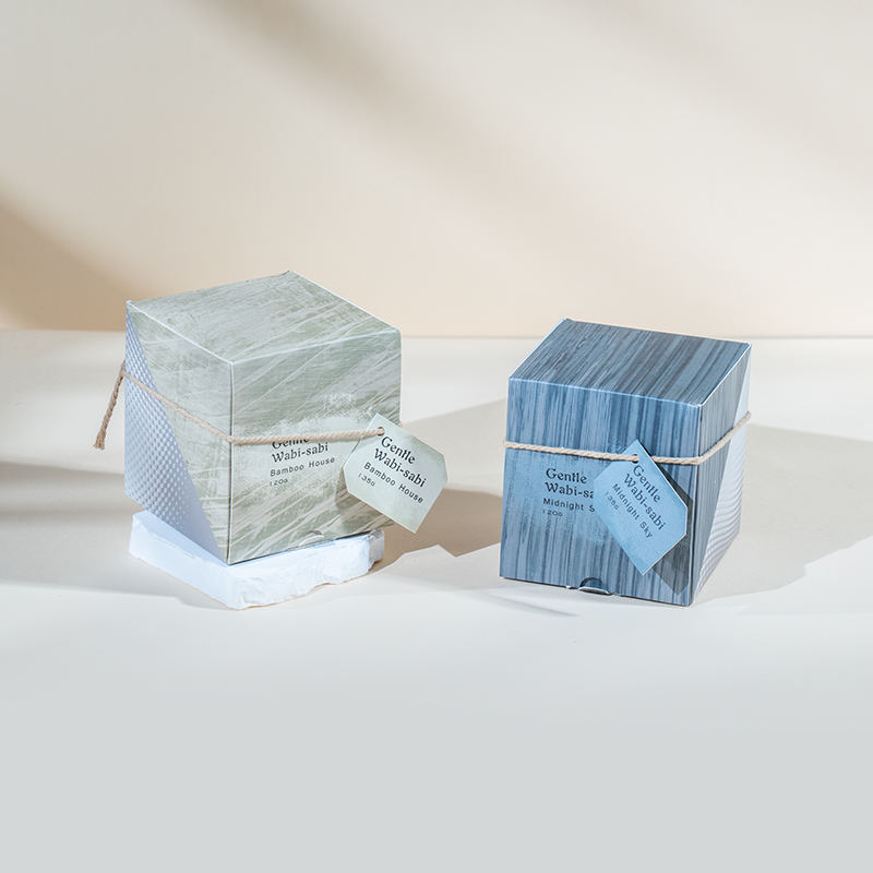 Okrągły szklany kubek na świecę z pionowymi paskami - sprzedawca świec zapachowych z wosku sojowego i ekologicznego