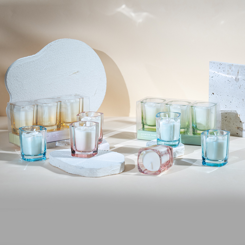 Zestaw 3 kwadratowych świec w gradientowym kolorze