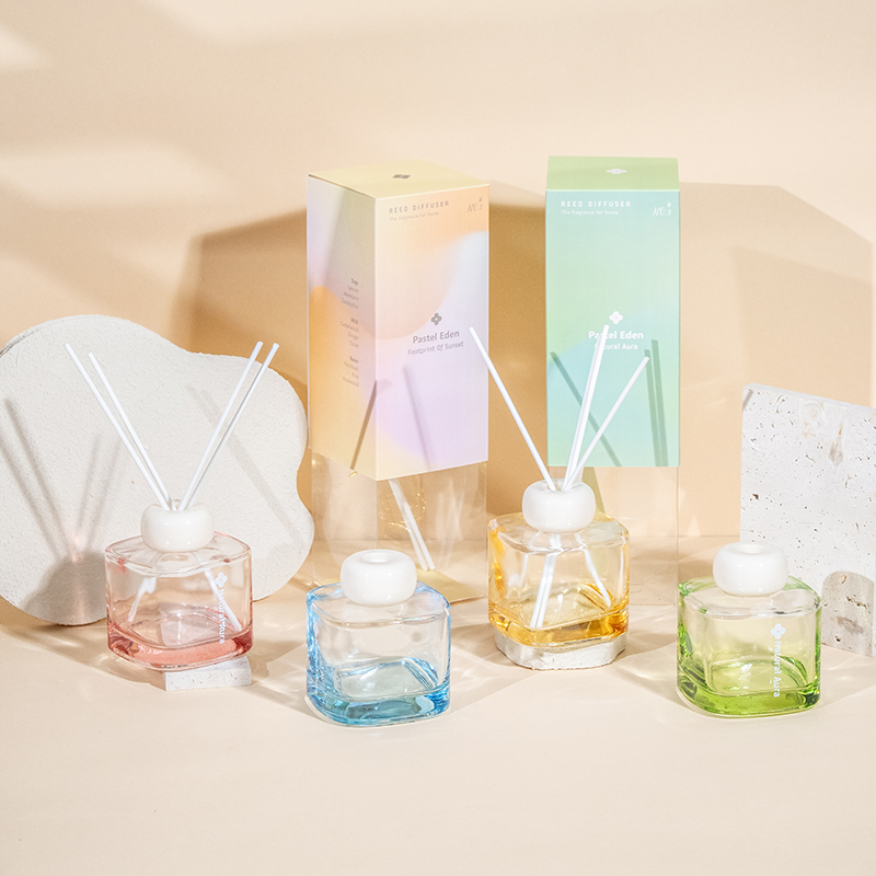 Fabryka dyfuzorów zapachowych z kwadratowej przezroczystej szklanej butelki perfum