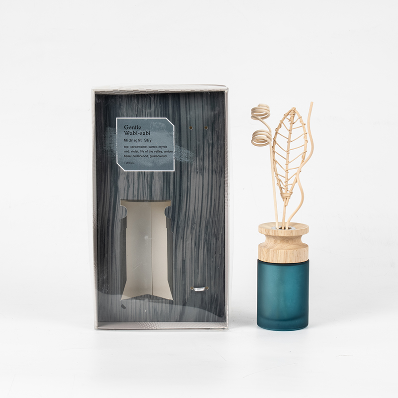 Wysokiej jakości dyfuzor trzcinowy o wysokiej cylindrycznej szklanej kolbie z drewnianym dyfuzorem zapachowym w kształcie kija