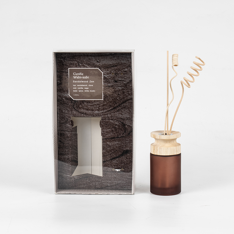 Wysokiej jakości dyfuzor trzcinowy o wysokiej cylindrycznej szklanej kolbie z drewnianym dyfuzorem zapachowym w kształcie kija