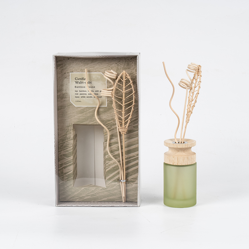 Wysokiej jakości dyfuzor trzcinowy o wysokiej cylindrycznej szklanej kolbie z drewnianym dyfuzorem zapachowym w kształcie kija