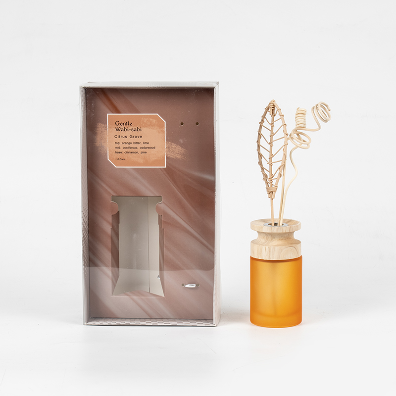 Wysokiej jakości dyfuzor trzcinowy o wysokiej cylindrycznej szklanej kolbie z drewnianym dyfuzorem zapachowym w kształcie kija