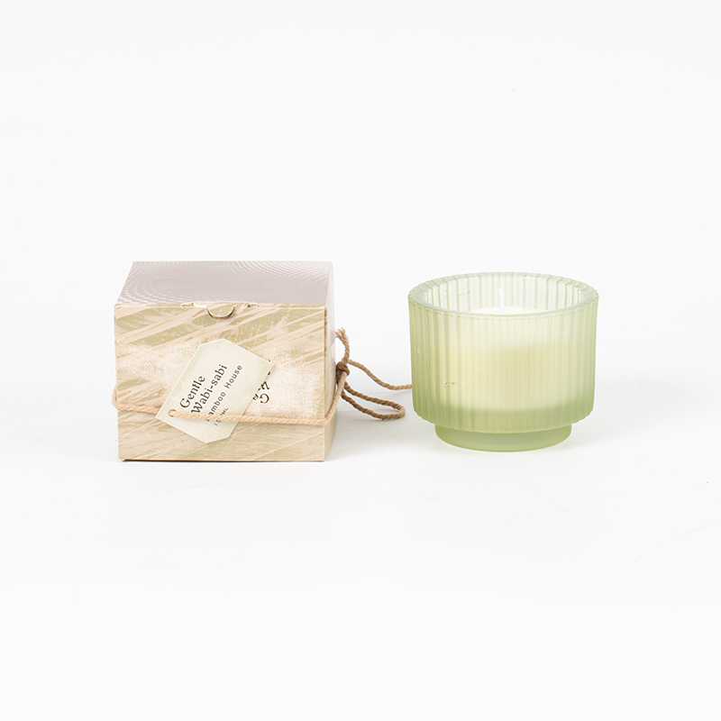 Okrągły szklany kielich na świecę w pionowe paski, świece zapachowe - sprzedawca ekologicznych świec z wosku sojowego