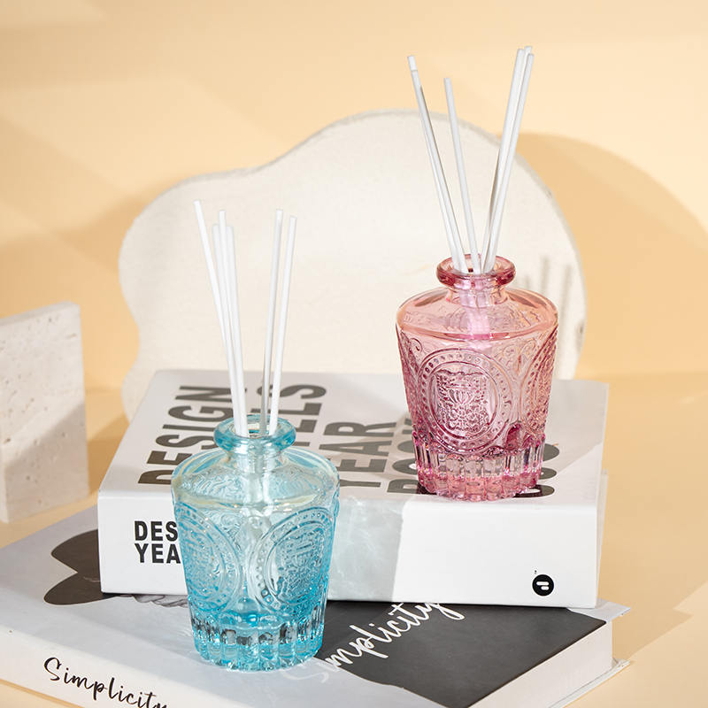 Stylowy, szklany dyfuzor z trzciny na Dzień Matki - sprzedawca zapachów do domu