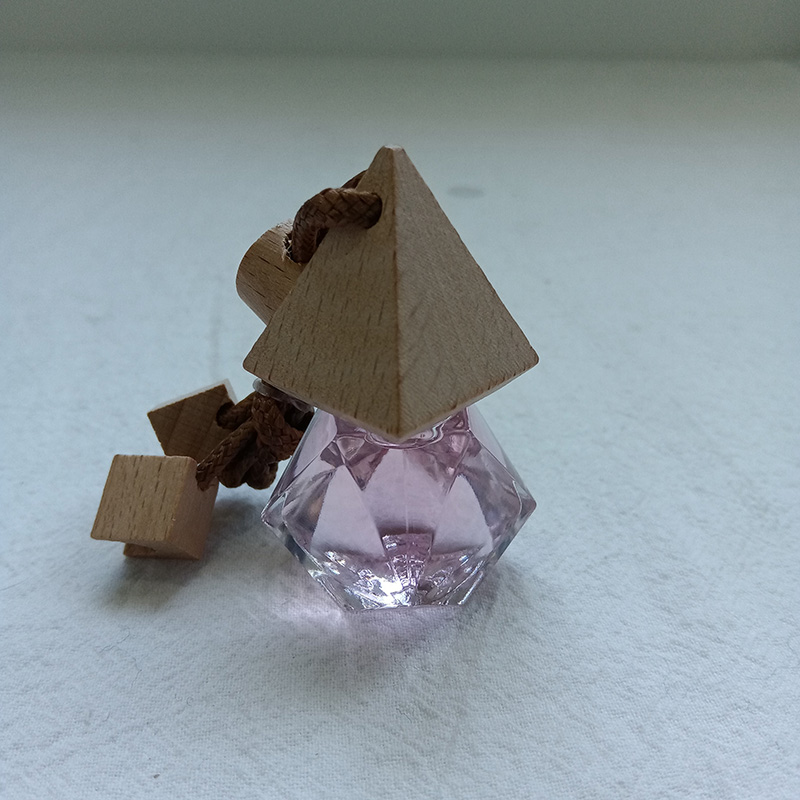 Trójkątny w kształcie rombu wiszący odświeżacz powietrza do samochodu/dyfuzor odświeżacza powietrza do samochodu/aromatyczny odświeżacz powietrza do samochodu/zawieszka do perfum samochodowych